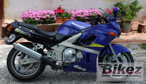 1996 Kawasaki ZZR 600 photo